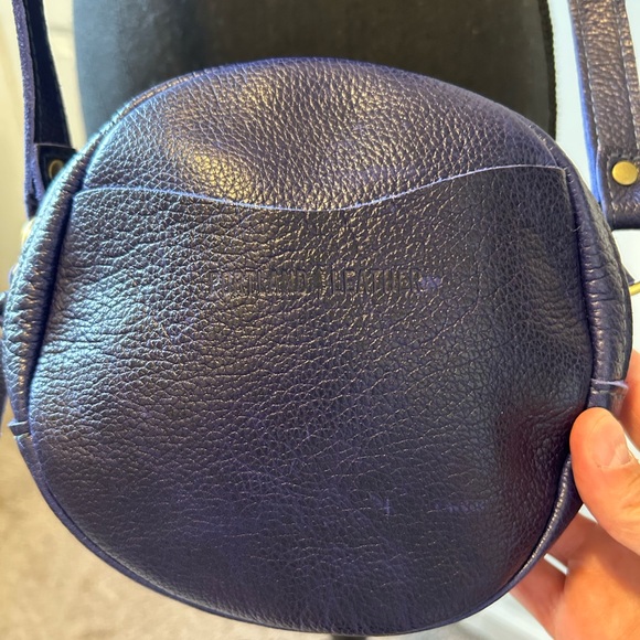 Elegant Purple Leather Crossbody Bag - Picture 4 of 6